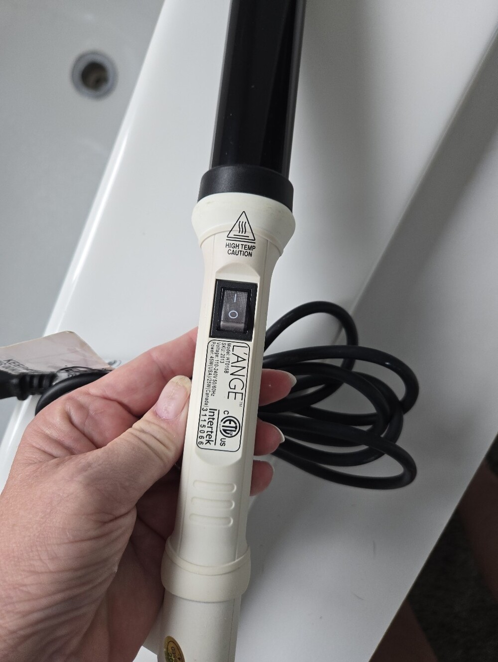 L'ange Ceramic Curling Wand in Cream and Black